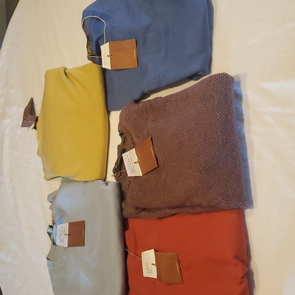 Five Loro Piana sweaters lot